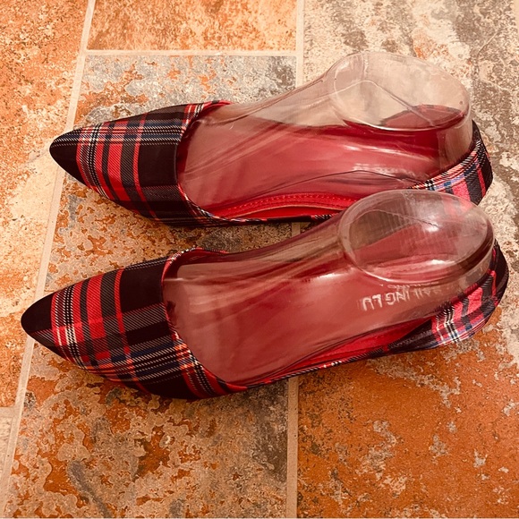 🐦‍🔥NWOB! Wonderful Black & Red Plaid Satin D’Orsay Style Festive Flats! - Picture 3 of 10